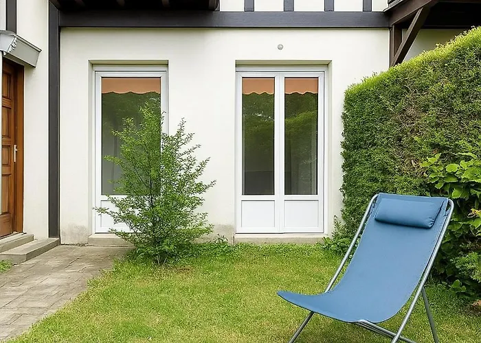 L'acacia, F2 Terrasse Et Jardin,plage A 400metres
