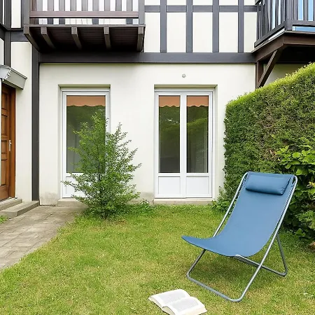 L'acacia, F2 Terrasse Et Jardin,plage A 400metres