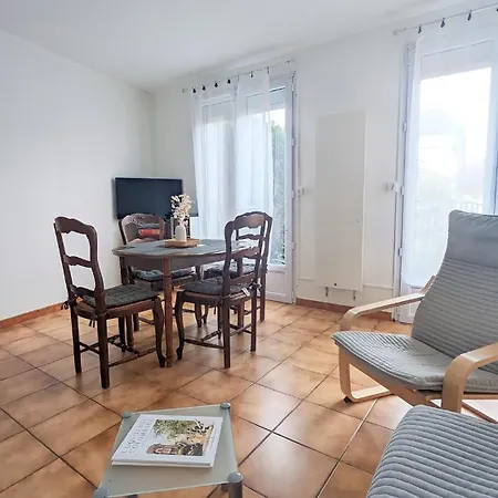 L'acacia, F2 Terrasse Et Jardin,plage A 400metres *