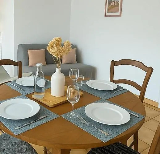 L'acacia, F2 Terrasse Et Jardin,plage A 400metres Apartment *