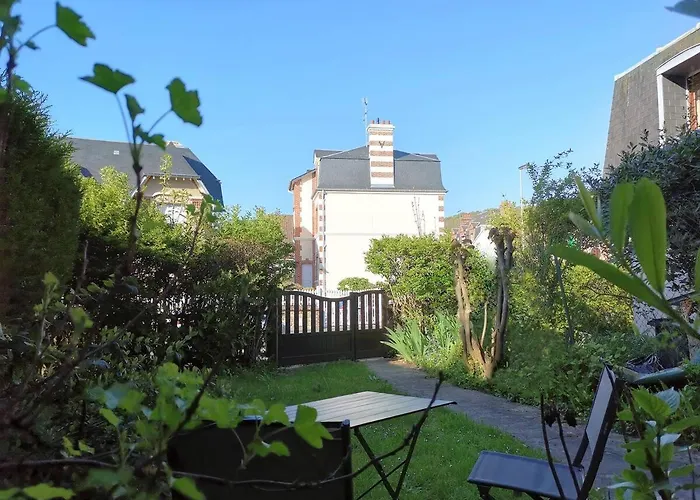 Apartment L'acacia, F2 Terrasse Et Jardin,plage A 400metres
